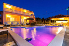 Family Friendly Pool House Ana - Happy Rentals